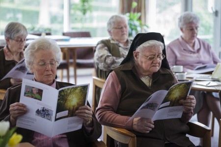 Congregatiemiddag_2013_zusters_lezen